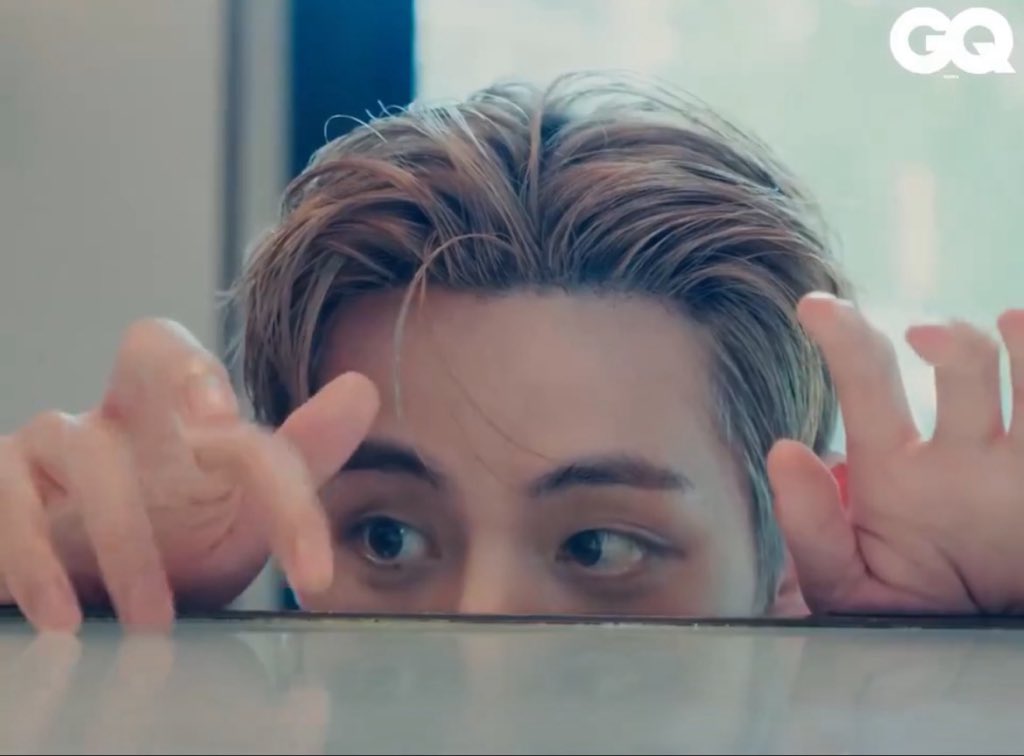 TheWingsOfB's tweet photo. #V #Celine - IG vía GQ COREA 

Nuevo video en un reel de GQ Corea 

https://t.co/a4DGYvICyC https://t.co/B0yOkA4h7S