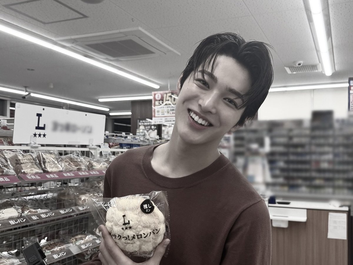 Keonhz's tweet photo. siapa yg mau oppa jajanin? https://t.co/Afaj58mVXF