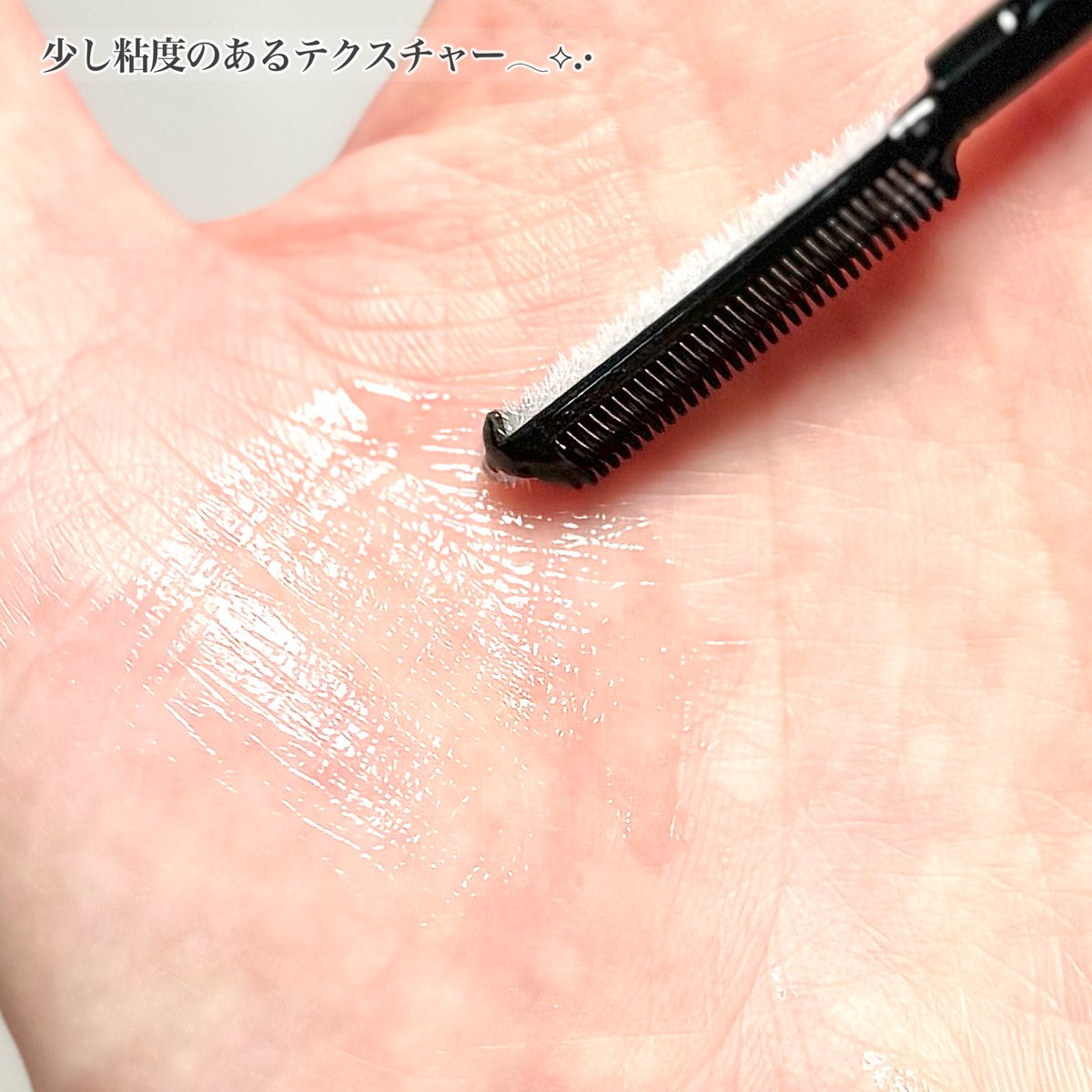 charu_roa's tweet photo. マスカラ下地としてもトップコートとしても使用可能な、1つで2役のまつ毛キープ剤🌟
少し粘度のあるテクスチャーで、透明な液だからマスカラの色味を邪魔しにくいところがよかったです🫧
時間が経つと下がりやすいまつ毛でも、きれいな仕上がりを保ちやすい印象🎀

@shonanbeauty_co

［PR：湘南美容］ https://t.co/VgxOba5R3x