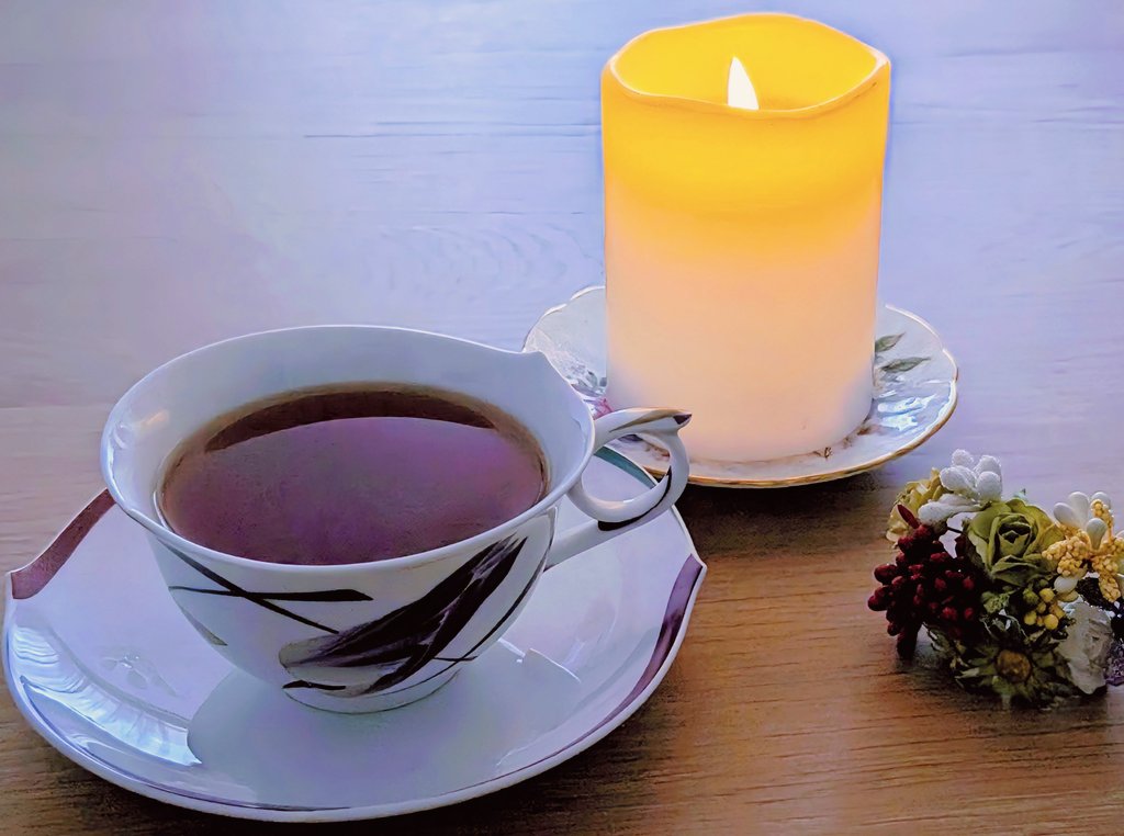2004Chiy's tweet photo. お10時お茶タイム☕✨️
ルピシア KAIRBETTA QUALITY♪

何度起こしても全く起きない次男
私はこのお天気のせいか絶不調
次男も天気の影響を受けていそうだけれど､そもそも学校が嫌いすぎて
朝だ､起きなきゃ!
という気持ちがゼロなのが厄介…

#マイセン #おうちカフェ
#お家茶会 #茶好連 #teatime https://t.co/obdOQQwGZ4