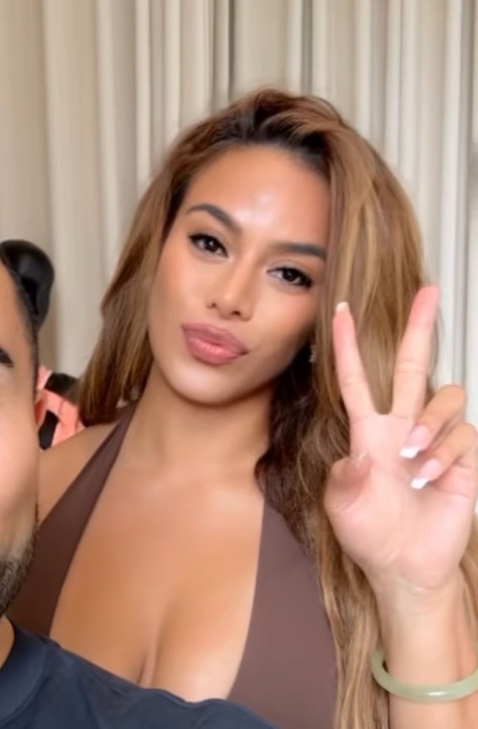 jinforhorse's tweet photo. Dinah é um sabor né pqp https://t.co/FE83CIB7lW