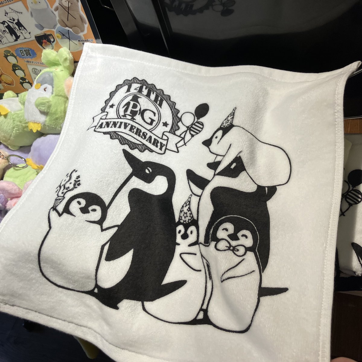 PGcafe_osu's tweet photo. ７月２日PGカフェ14周年🐧‼️
今までありがとうございます
そしてこれからもよろしくお願いしますー(=ﾟωﾟ)ﾉ

周年タオルはペンギンくじにてやっております
通販もあるのでぜひともm(._.)m https://t.co/VICMFZmXoA