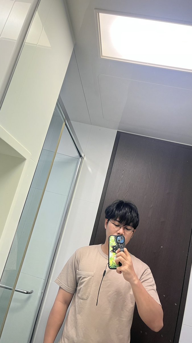 Gilangus's tweet photo. Udah mulai gondrong https://t.co/uZ3NAilne1