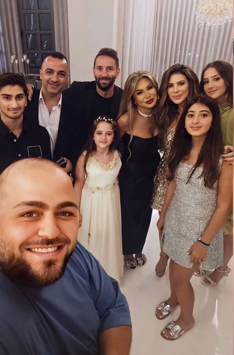 wahabnz92's tweet photo. Part 2 ✨ | مشاهد إضافية من الحفل الخاص في بيروت حيث خطفت النجمة الذهبية #نوال_الزغبي الأضواء بحضورها الاستثنائي 😍 👑
وتحول المكان إلى أجواء نابضة بالحياة مع تفاعل الحاضرين مع أغانيها التي أضفت على الأمسية طابعا احتفاليا مميزا. @NawalElZoghbi ❤️ https://t.co/44MwMbb3xU