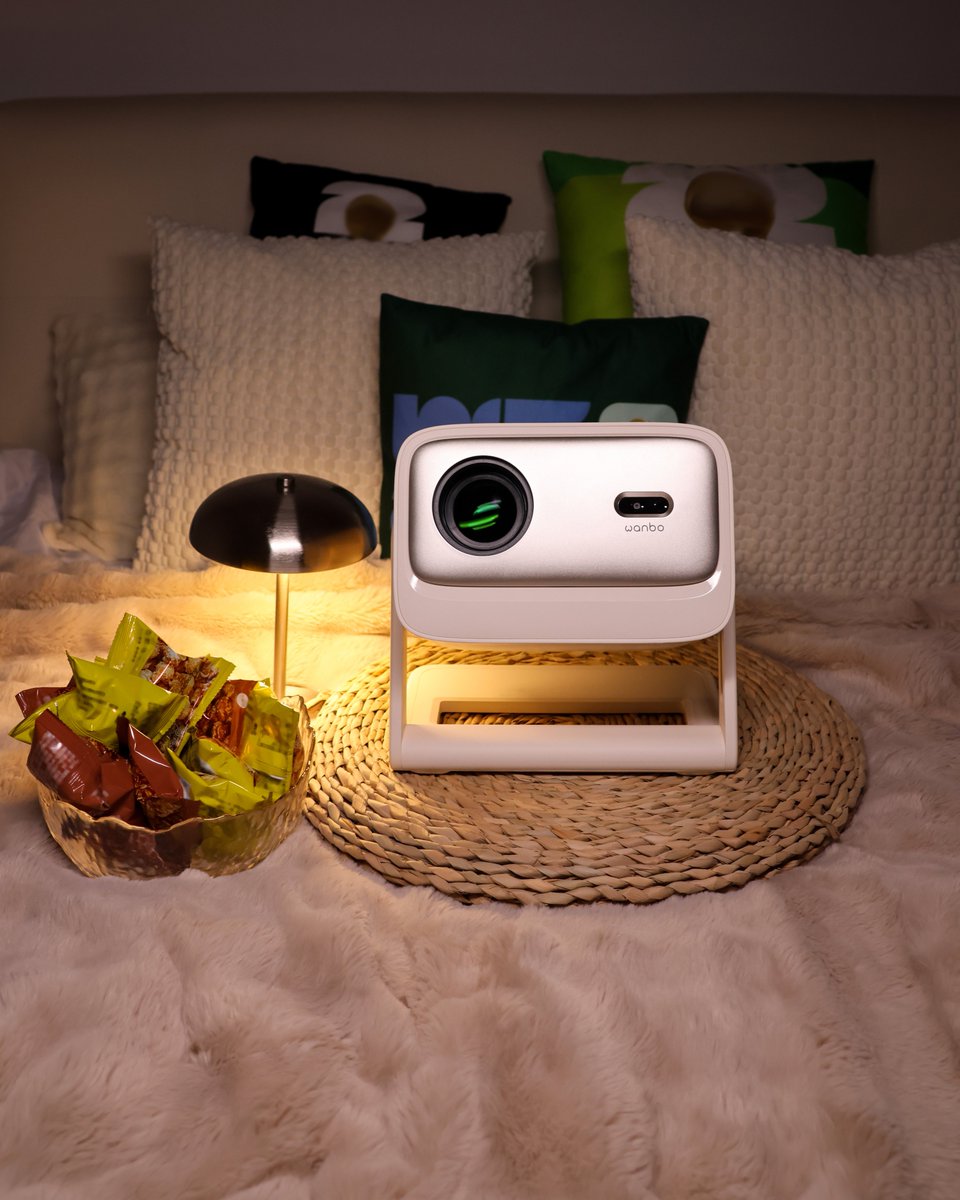 WanboOfficial's tweet photo. Best Seat at Home with #Vali1Pro 🛏️
Sometimes all you need is your bed and the big game.
With #Vali1Pro, the game feels closer from your room.
260” screen brings the stadium home.
Full fan energy from your own bed.
🛒More info: https://t.co/fNkJ1qBPfy
#Wanbo #FootballNight https://t.co/S5nOv5CkH1