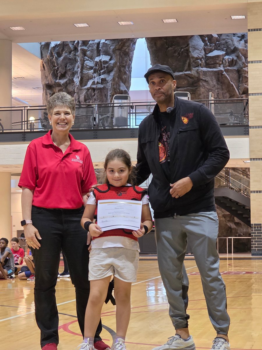 XrossOverSport's tweet photo. Forging champions with @XrossOverSport &amp; @UHouston 🧑‍🤝‍🧑⚡️

Congratulations to the graduates of the XOver Next Level STEM Camp. The future of basketball is in good hands! 🏀
 
#XOverSports #XOverTrainer #NextLevelSTEM #FutureChampions #basketball https://t.co/LkTE95lg5S