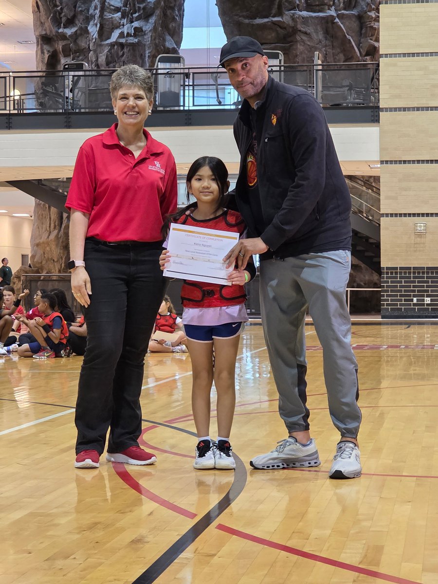 XrossOverSport's tweet photo. Forging champions with @XrossOverSport &amp; @UHouston 🧑‍🤝‍🧑⚡️

Congratulations to the graduates of the XOver Next Level STEM Camp. The future of basketball is in good hands! 🏀
 
#XOverSports #XOverTrainer #NextLevelSTEM #FutureChampions #basketball https://t.co/LkTE95lg5S
