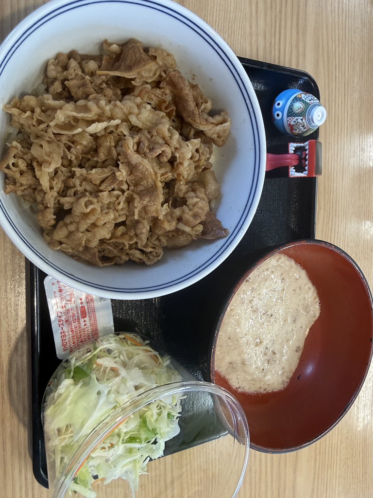 TmkNess's tweet photo. ドラクエの吉野家コラボ行ってきた！
フィギュアかわいい！！！！！
美味しいけど1人では2軒回るのが限界だ。。😵笑 https://t.co/T3ZCTG4gPL