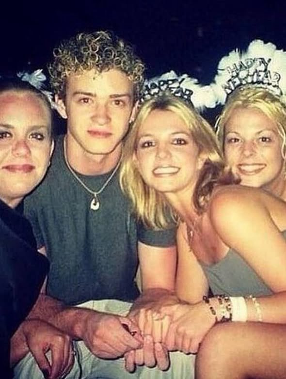 ScribblesOn's tweet photo. Actually obsessed with his curls here https://t.co/eSfXdEMRr9