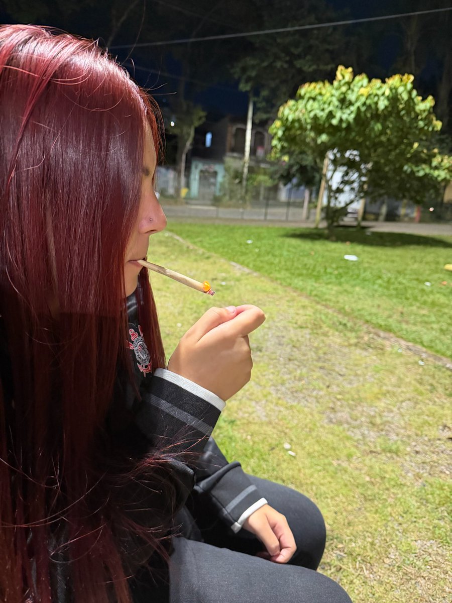 anaricionii's tweet photo. quando eu penso na isa então o toque do piano de love of my life começa a tocar porque minha vida nunca seria feliz como é sem ter ela, e viver com ela é a melhor coisa do mundo! ❤️‍🩹 https://t.co/gpddtdu2x2