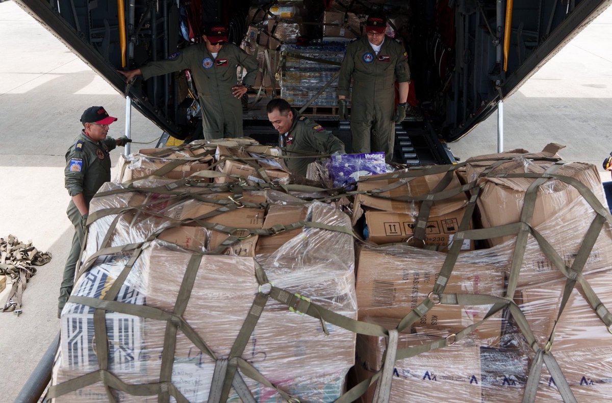Riesgos_Ec's tweet photo. ✈️🇪🇨🫱🏼‍🫲🏻🇻🇪 El segundo avión con asistencia humanitaria ecuatoriana ya llegó a Venezuela.

Más de 11 toneladas de ayuda arribaron para apoyar a las familias afectadas.

#EcuadorPorVenezuela #GobiernoDelEcuador https://t.co/pwWJKHlNsb