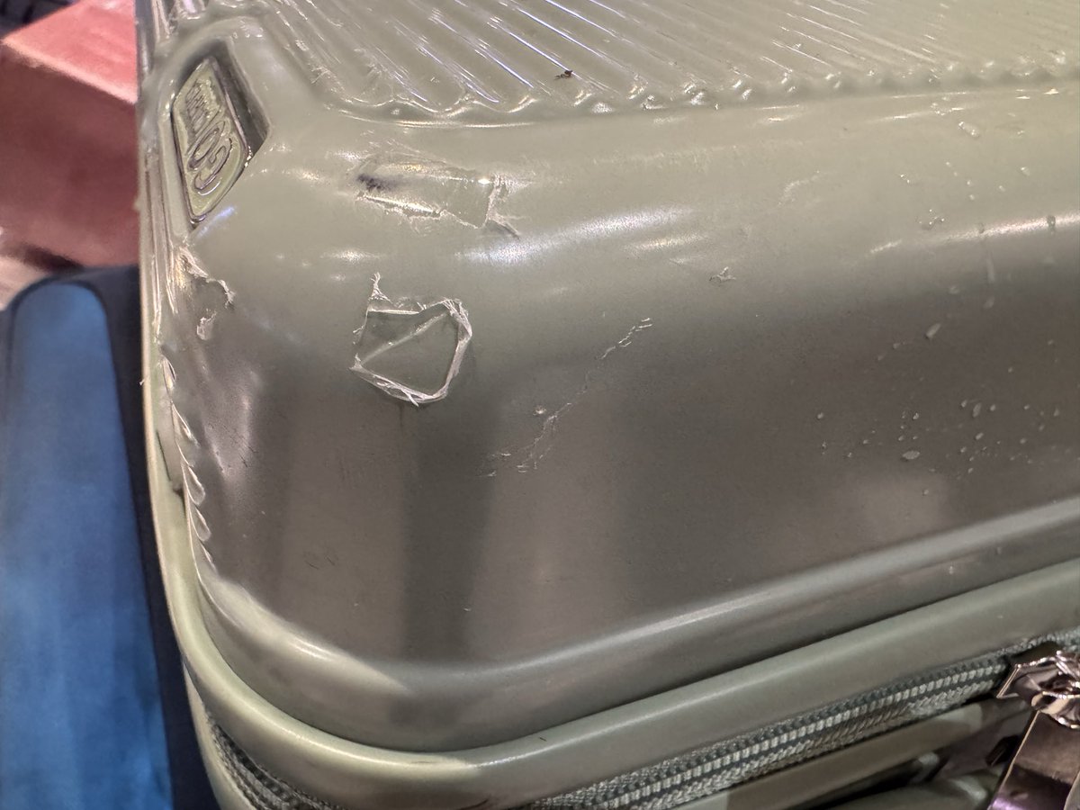 fedexrox's tweet photo. @GulfAir absolutely pathetic management of passengers luggage. I was travelling from Bahrain to Mumbai flight GF56 on 1/7/26 and was forced to checkin my hand luggage saying there is no space. And the bag has come with a broken zip and multiple scratches on a brand new suitcase. https://t.co/FzmMaLMEpv
