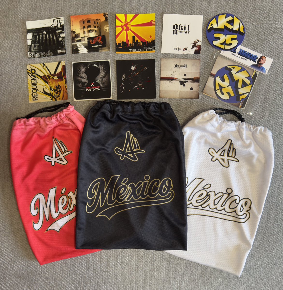 AkilAmmar's tweet photo. Y recuerden que todos los jerseys incluyen un pequeño morralito y un paquete de stickers con las portadas de todos los discos. Además lo puedes pedir autografiado 😎 ÚLTIMAS PIEZAS https://t.co/cqOJWbiMK0