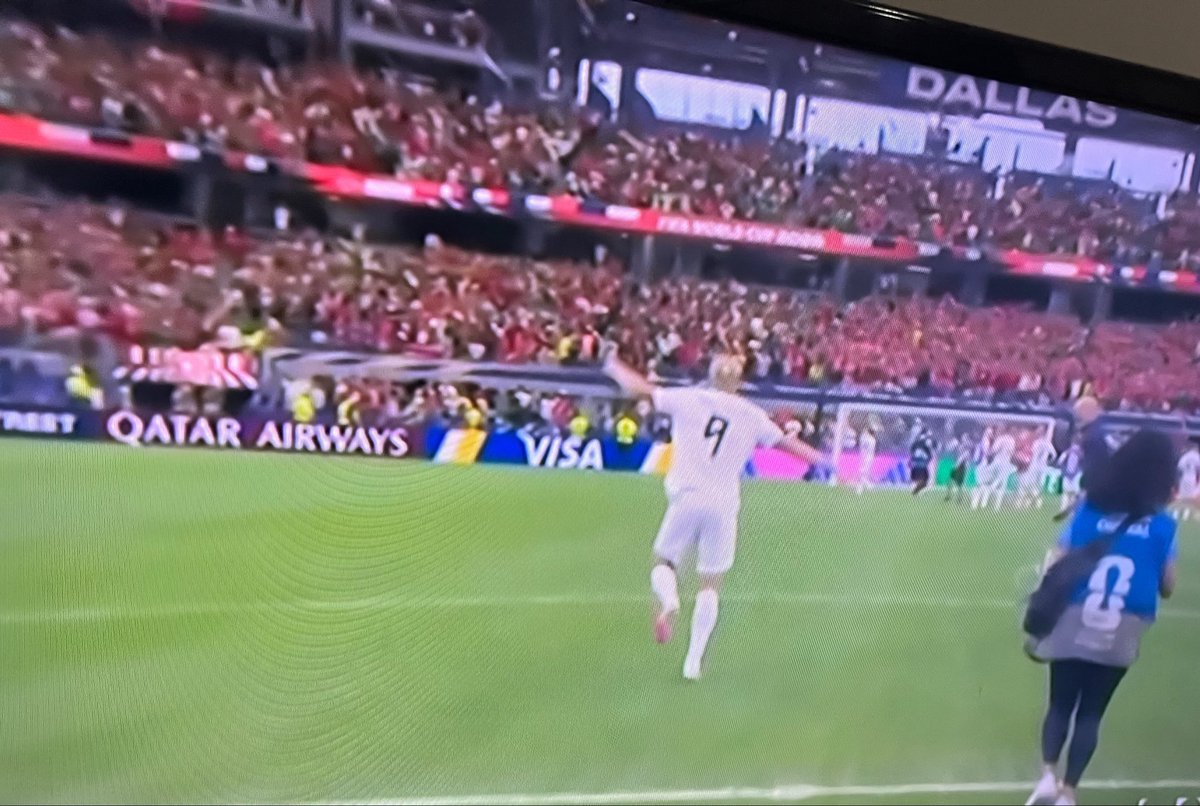 GivenToGlory's tweet photo. Qué bacano por Noruega 😎🇳🇴
Gran partido ⚽️💪🏼

Pero sobre todo quiero seguir viendo a este pana Haland. Juega un partidazo, pero además tiene una actitud tan memeable. 🤣😝 https://t.co/WpPrAN7Rfv