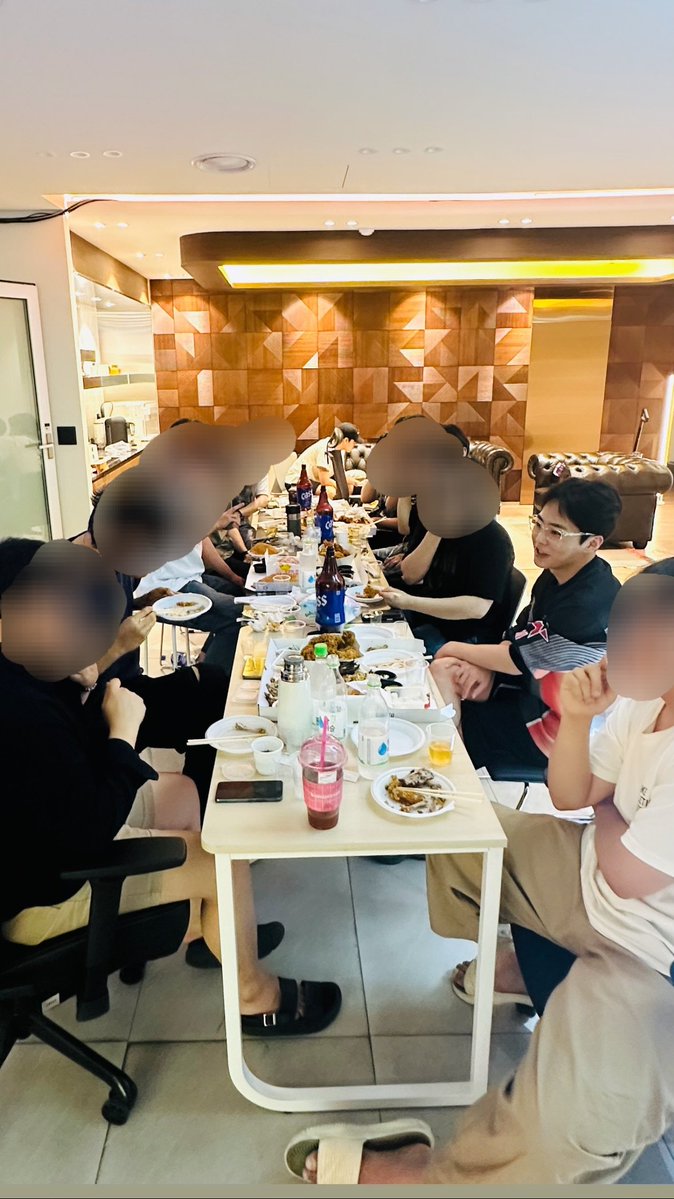 plyxeol's tweet photo. the same person uploaded these stories last night! xiumin was at one-o-five a global publishing company for interview x. what are they cooking... https://t.co/IZeAKoUhee