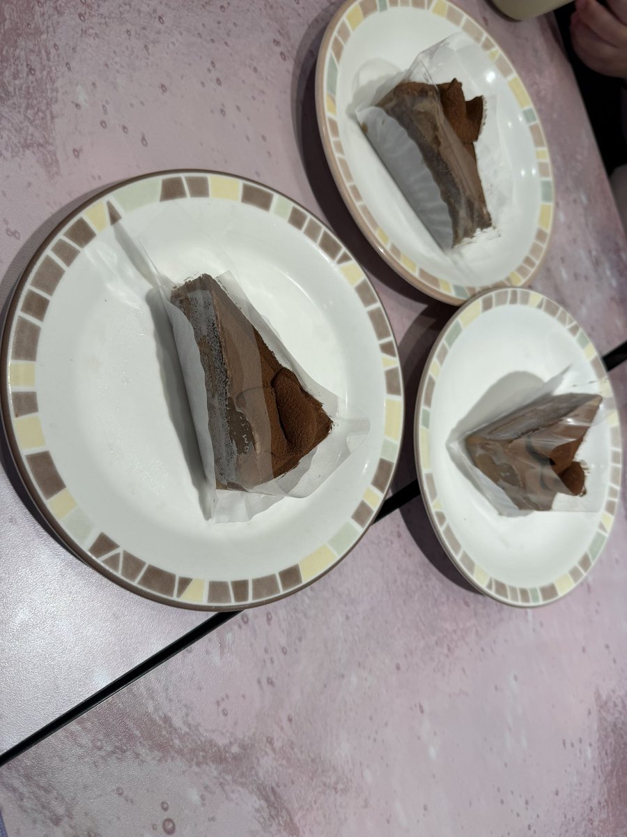 cocoa_kurosaki's tweet photo. 昨日は無事レッスン出れて良かった✨

あいなちゃんとは今回ご飯別々😱と思いきやちゃんとディアボラ風で揃えてきました！
そして、カットもお互い先にするタイプ😂

トレーニングと声出し頑張るからご予約お待ちしております🙇‍♀️
結構トレーニングきつい(笑)腹筋ピクミン🙃🙃🙃

 #愛マイMë
 #ママドル https://t.co/vGpsTKEbYj
