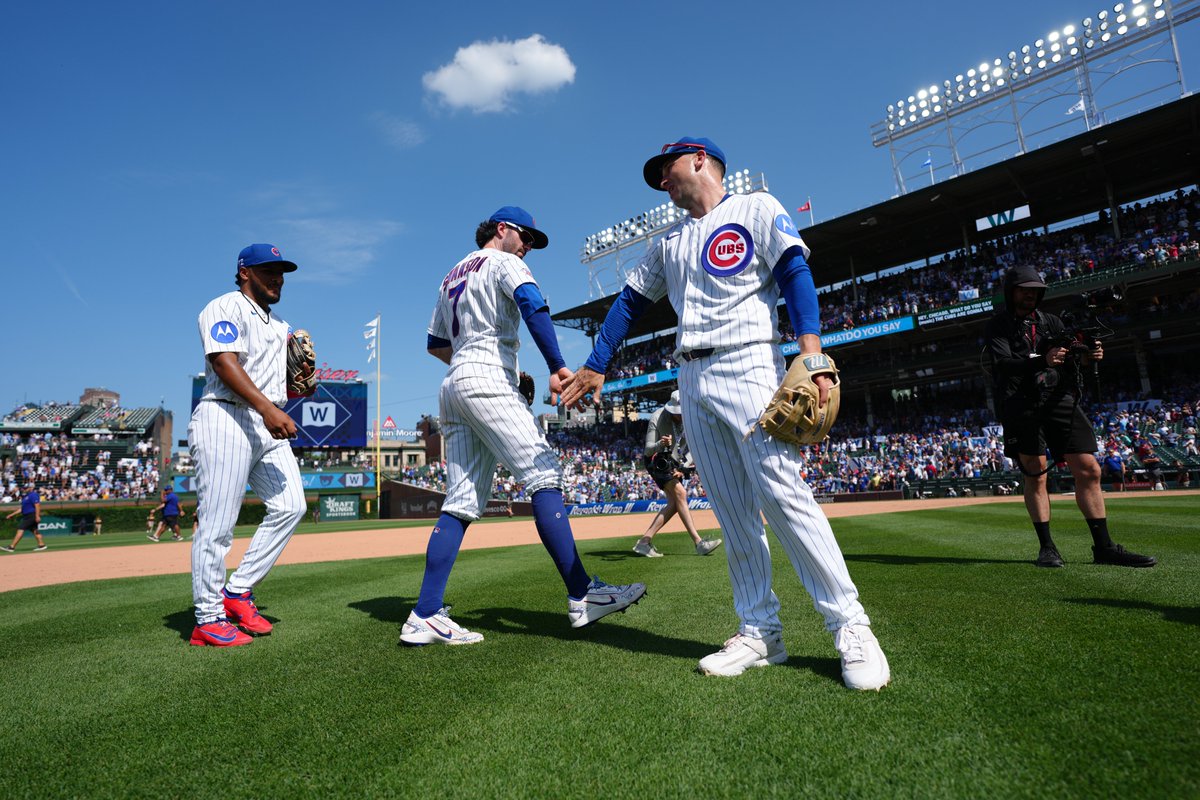 Cubs's tweet photo. Sweep sights of summer. https://t.co/aI6eoF8b81