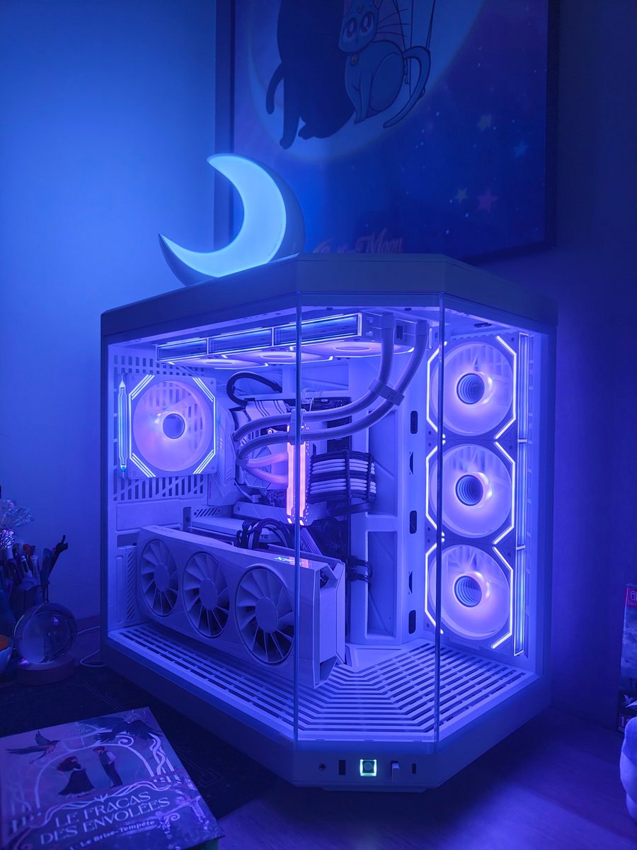 CLAlREN's tweet photo. @Balora_ Avec la ram DDR4 que j'avais déjà pour environ 1250€ j'ai fais une config pour ma copine avec un 5500x3d et une 9070xt, sachant que il y avait le plaisir du design, le boitier, les ventilo, la carte graphique blanche tout ça coute un peu plus chére https://t.co/dP9lTmXfmD