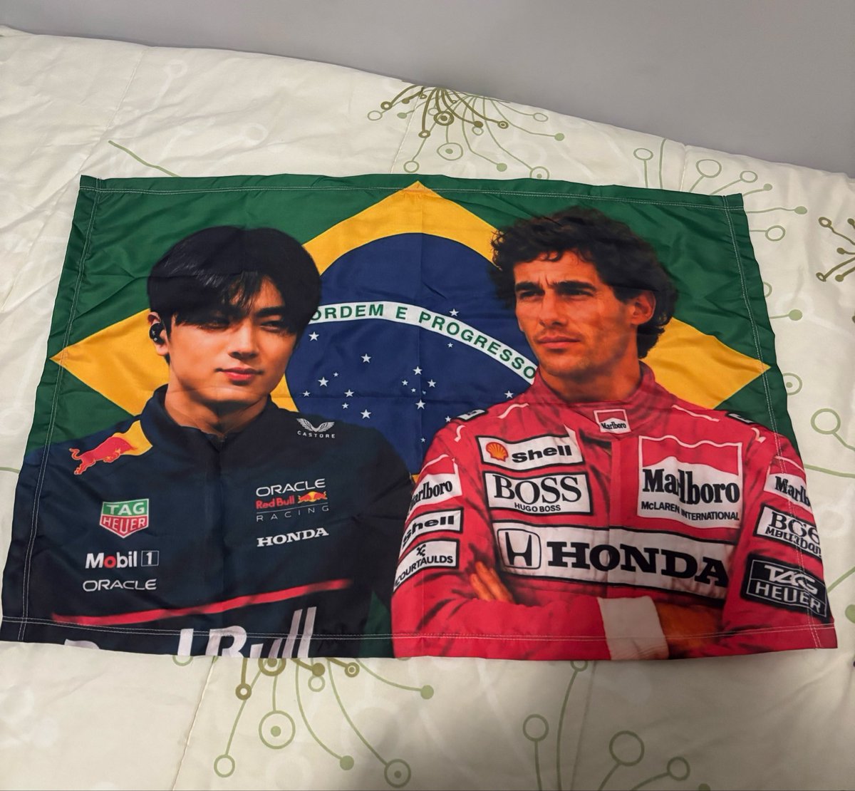 withluvenha's tweet photo. e se o jay não for autorizado a pegar bandeira no palco o bicho vai ficar doido tbm https://t.co/PKML5Dls1N