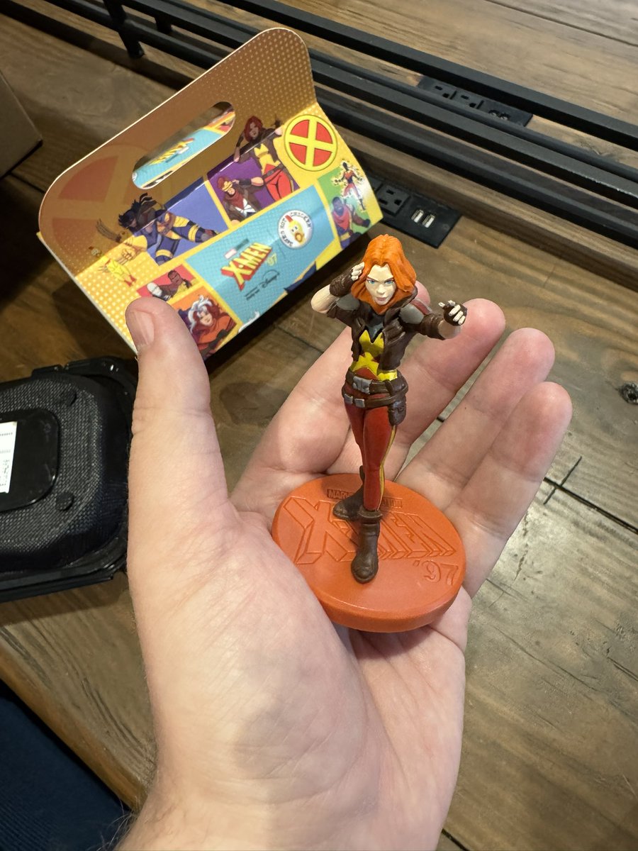 eavoss's tweet photo. I went to Dave’s Hot Chicken to get the X-Men box and I got a Madelyne Pryor / Rachel Summers / Typhoid Mary / Mayday Parker / Spider-Queen / Firestar (but definitely NOT Jean Grey)! https://t.co/tsaqhfTovZ