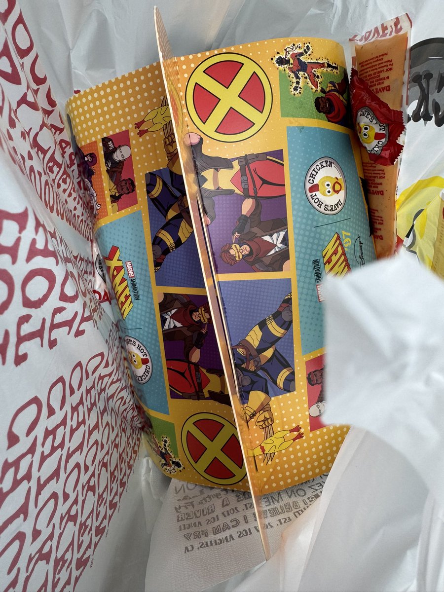 eavoss's tweet photo. I went to Dave’s Hot Chicken to get the X-Men box and I got a Madelyne Pryor / Rachel Summers / Typhoid Mary / Mayday Parker / Spider-Queen / Firestar (but definitely NOT Jean Grey)! https://t.co/tsaqhfTovZ
