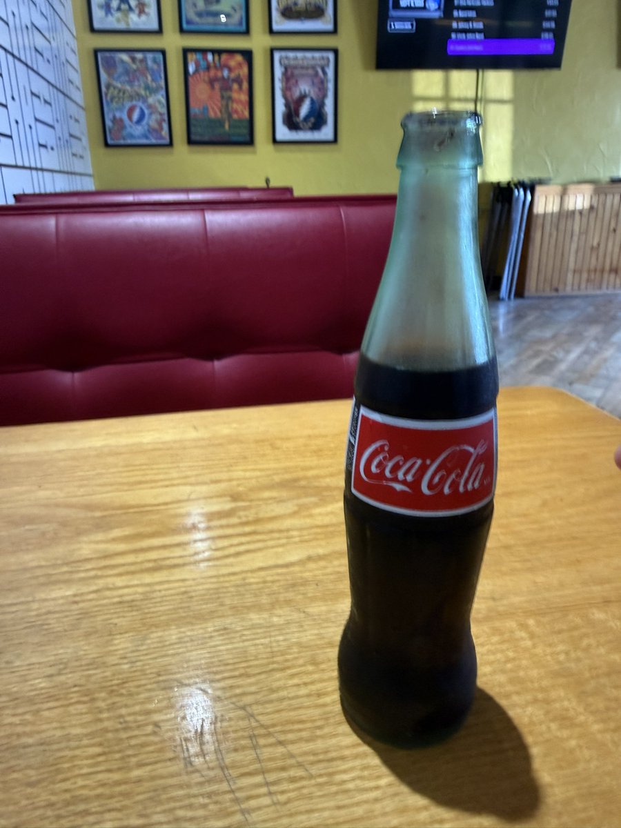 AgitatedJones's tweet photo. @DaveChappelle come holla at me at Hahas pizza shop! Just ran into Chance the Rapper. Now I need to see the man of Yellow Springs! https://t.co/GMqSmUotgX