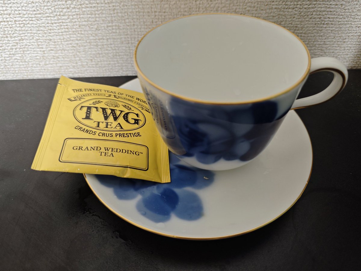 Jobless_FIRE's tweet photo. 早起きしたので、優雅に…
マイセンのカップにTWGの紅茶を入れて飲む…

もちろん、どっちも貰い物です。
カップはもちろん、TWGのティーパックさえ高くて買えない… https://t.co/0uZF2SzTD0