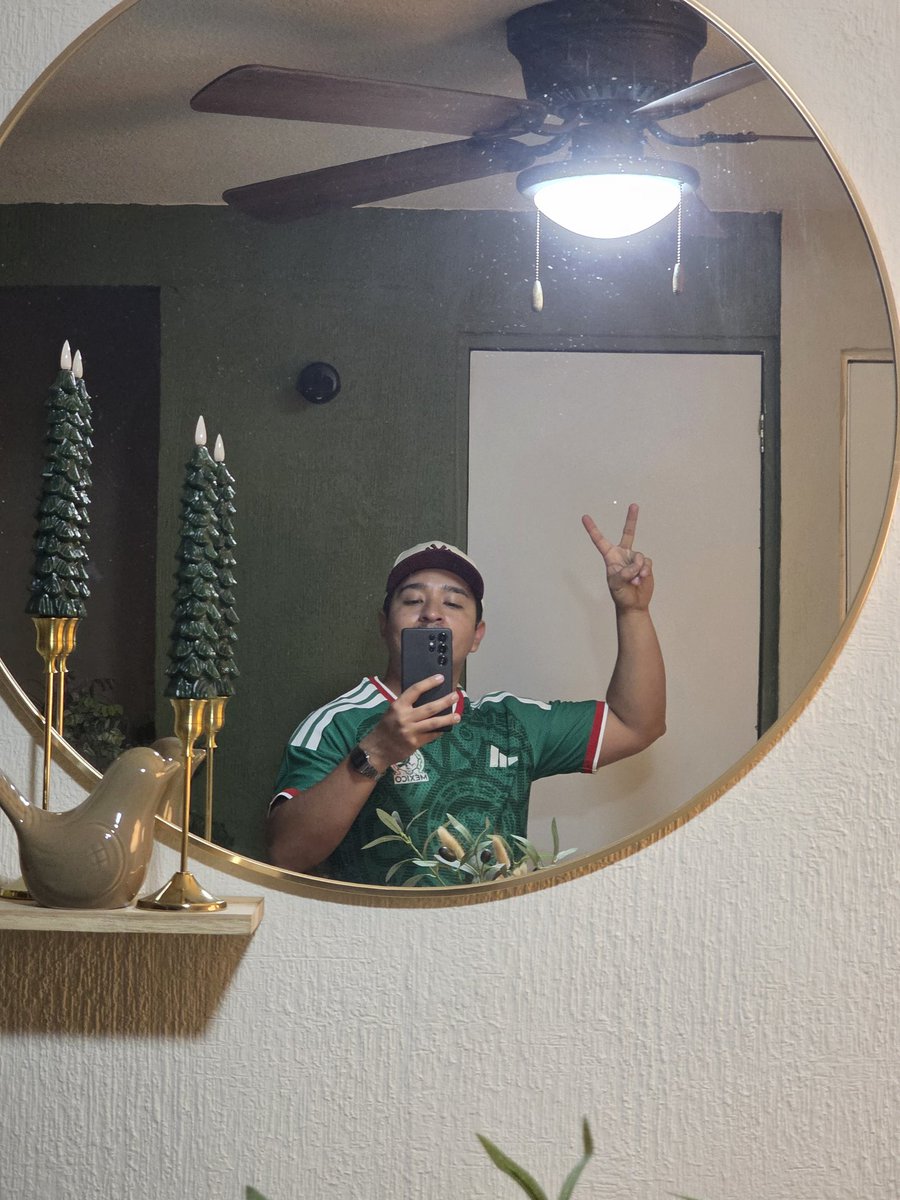 maauleyva's tweet photo. Yo me iba a comprar una piratita de 300 y mi viejo dijo que para eso tengo viejo y para eso trabaja

Aweno https://t.co/iCuh54eh9c