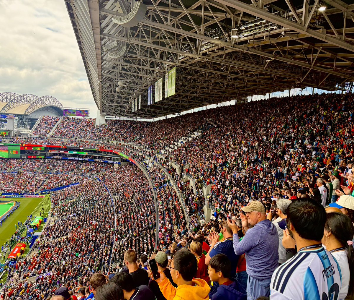 gregkauwe's tweet photo. Let’s go Senegal! #Seattle https://t.co/WJsdft7zN0