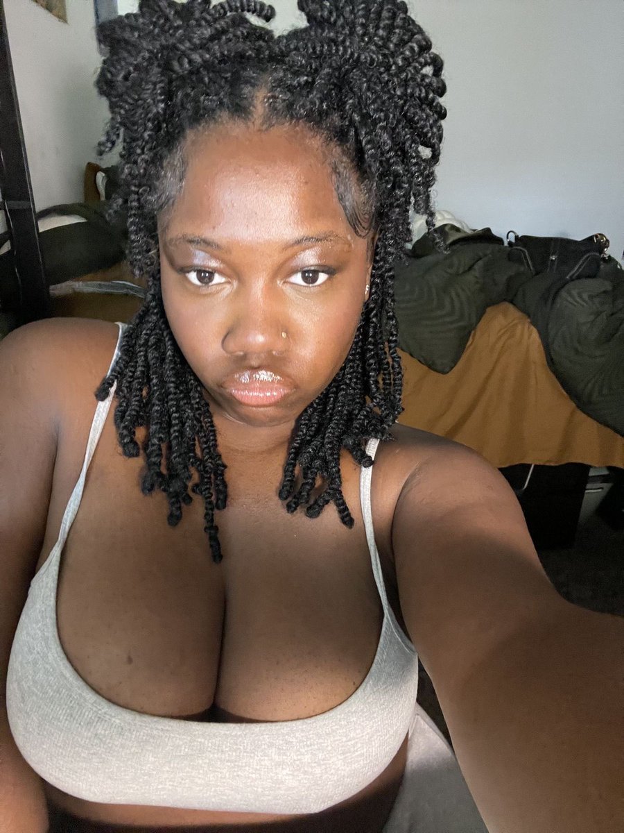 xojasmie's tweet photo. chest speaking before i do🙈 https://t.co/6NZsBQg6Rr