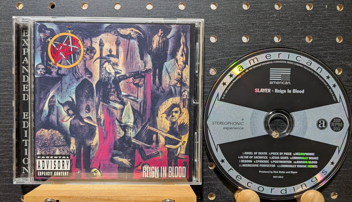 Ryutodeath_yk's tweet photo. アメリカのスラッシュメタルSLAYERの3rd 1986年作

どこまで速く、過激になれるかの限界点を提示。SLAYERと同じやり方では絶対に勝てないと思わせ、デスメタルやグラインドコア、ブラックメタルといった新しいエクストリーム・ミュージックの扉を強制的に開け放つ原因になったとされる歴史の特異点。 https://t.co/jqxpVbslfD