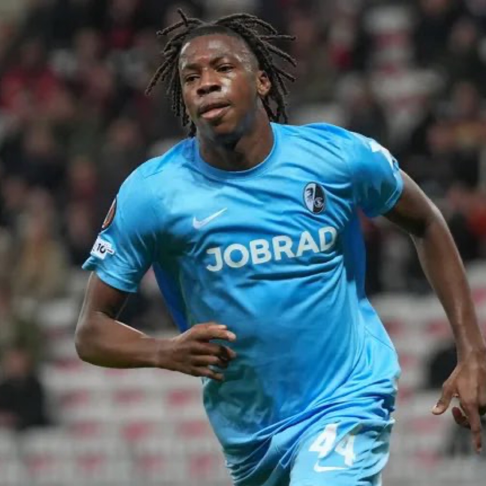 centregoals's tweet photo. 🚨🚨| NEW: Newcastle are optimistic on agreeing a deal for Freiburg midfielder Johan Manzambi.

[@JacobsBen] https://t.co/zRDOjKJss4