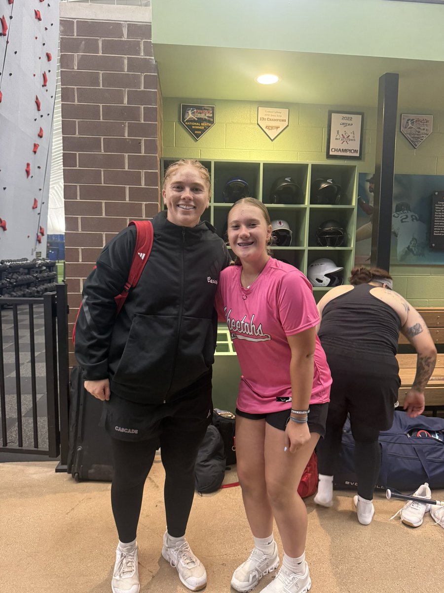 RaeghanM35's tweet photo. I’m so grateful to get the opportunity to be apart of the @ChiCheetahsOrg and that I have access to the @BoDomeBville. Thank you to them for making this opportunity to meet the best! It was so great to meet Sam Landry and Megan Grant! 
@sam_landry21 
@ChefMeganCookin https://t.co/CoWItXgZPz