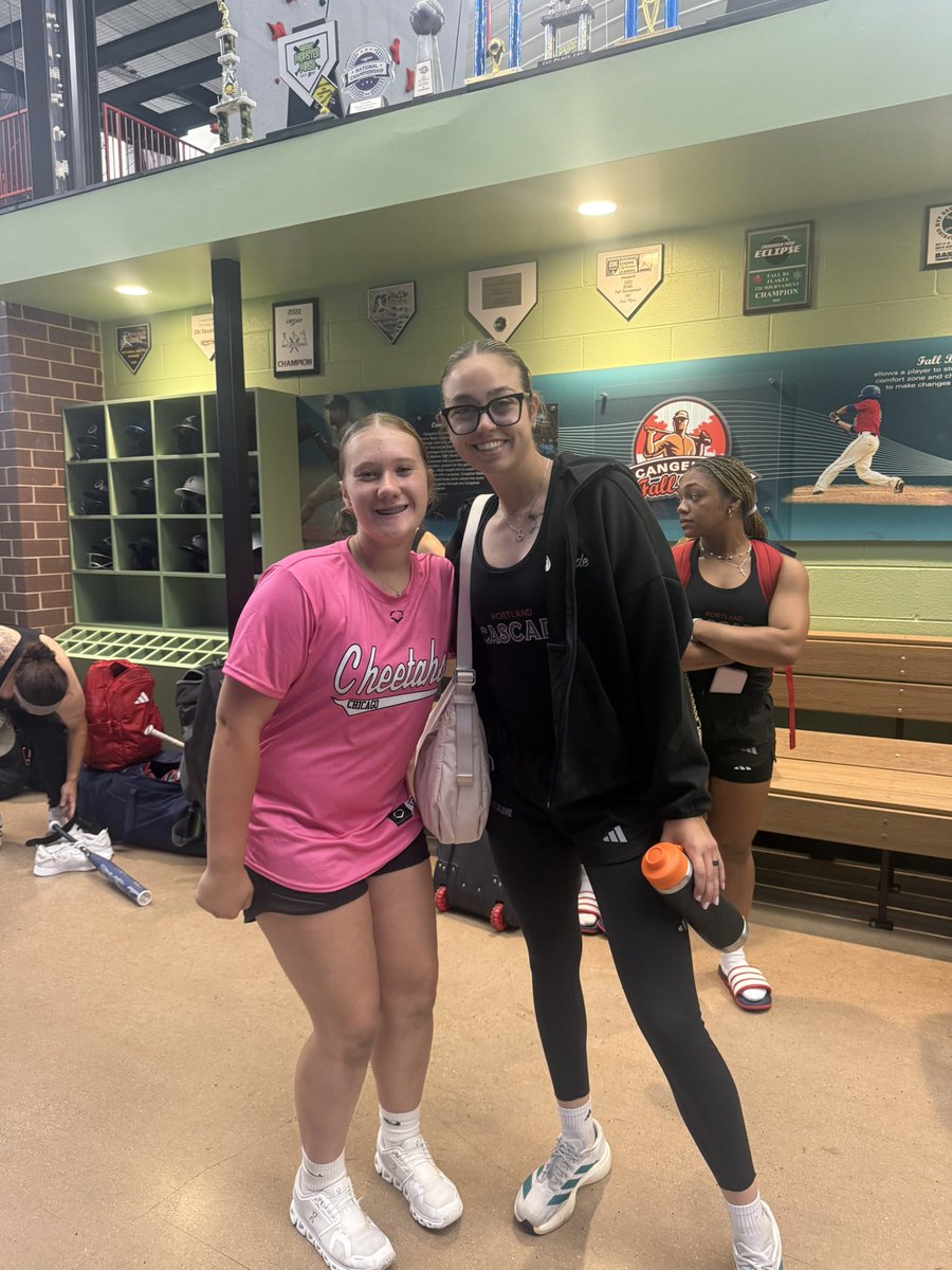 RaeghanM35's tweet photo. I’m so grateful to get the opportunity to be apart of the @ChiCheetahsOrg and that I have access to the @BoDomeBville. Thank you to them for making this opportunity to meet the best! It was so great to meet Sam Landry and Megan Grant! 
@sam_landry21 
@ChefMeganCookin https://t.co/CoWItXgZPz