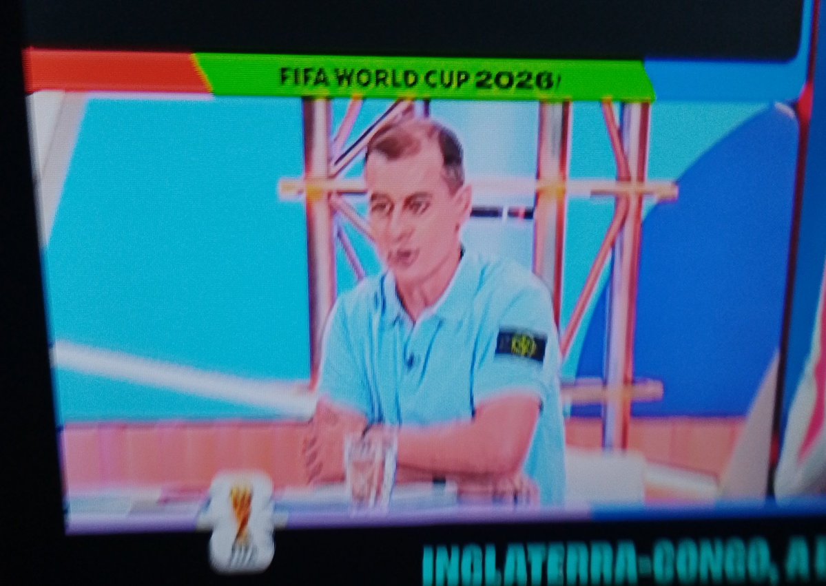 PorPunta's tweet photo. No puede ser, en 
@teledeporte
está Dani con un polo Stone Island falso 🤦🏻‍♂️ https://t.co/LcUar7hPyg