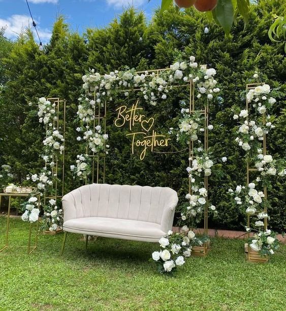 kotatakeuchii's tweet photo. Listo, creo que compré lo suficiente para la boda. Hasta hay un lugar para que se tomen fotos 🥺soy buenísimo https://t.co/cUZMRXQKEW