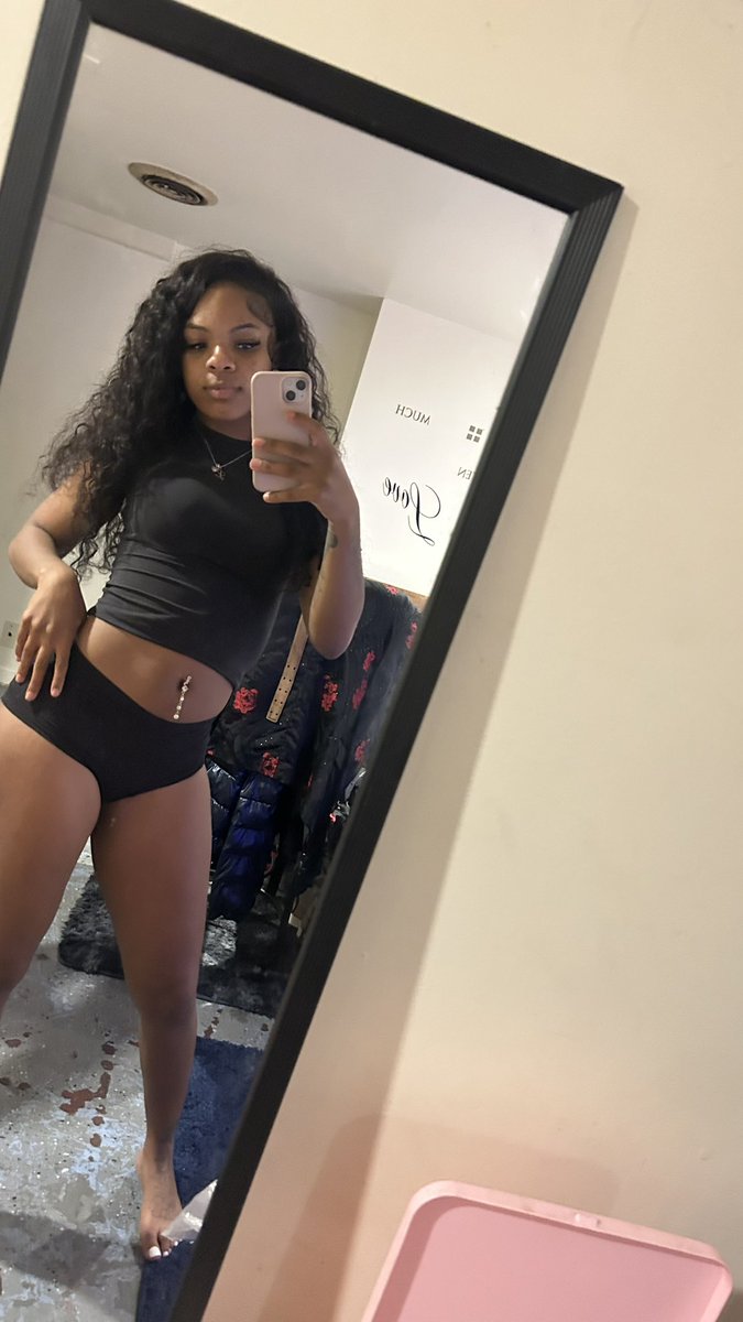Laiidiorr_'s tweet photo. lookin’ in the mirror, kiss my face , I’m too conceited 💋🖤 https://t.co/6yf2S8jYAz