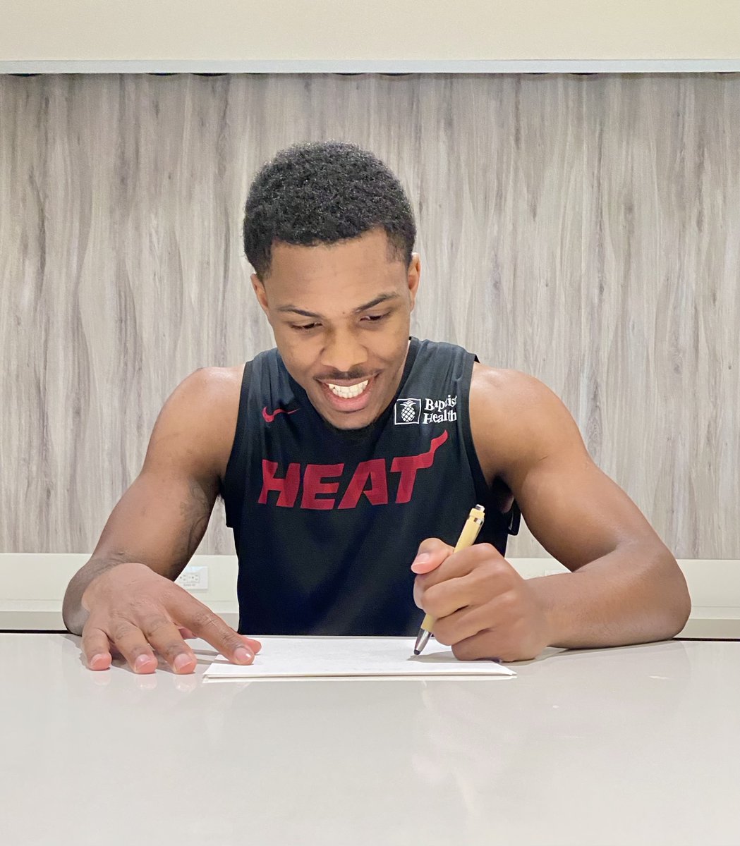 MiamiHEAT's tweet photo. OFFICIAL: The Miami HEAT have signed guard Ryan Conwell. https://t.co/41waXn7kc9