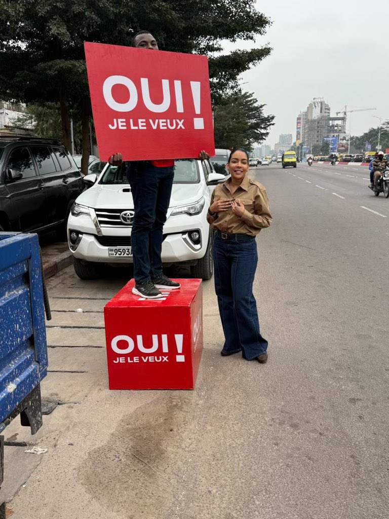 tosha_mutombo's tweet photo. Selon une source, cette campagne aurait été financée par le ministère de la Jeunesse au profit de la société DIVO afin de sensibiliser la population au changement de la Constitution. Si cette information est avérée, c’est profondément déplorable.
Face aux nombreuses critiques, au lieu d’apporter des explications, certains préféreraient lancer des campagnes publicitaires. Pendant que nous faisons tout notre possible pour soutenir ce combat, voir les moyens publics être utilisés de cette manière serait regrettable.
