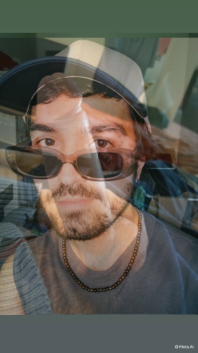 shhyesimanxde's tweet photo. Am I doing this trend right? https://t.co/30pGl6CIZg