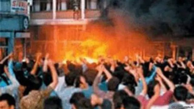totemcihaluk's tweet photo. Yeryüzünün 35 yıldızlı tek otelidir MADIMAK..

Hâlâ Yanıyor🔥🔥🔥

2 Temmuz 1993 🔥
Sivas katliamı 
#UnutMADIMAKlımda https://t.co/IdDaLXQjgN