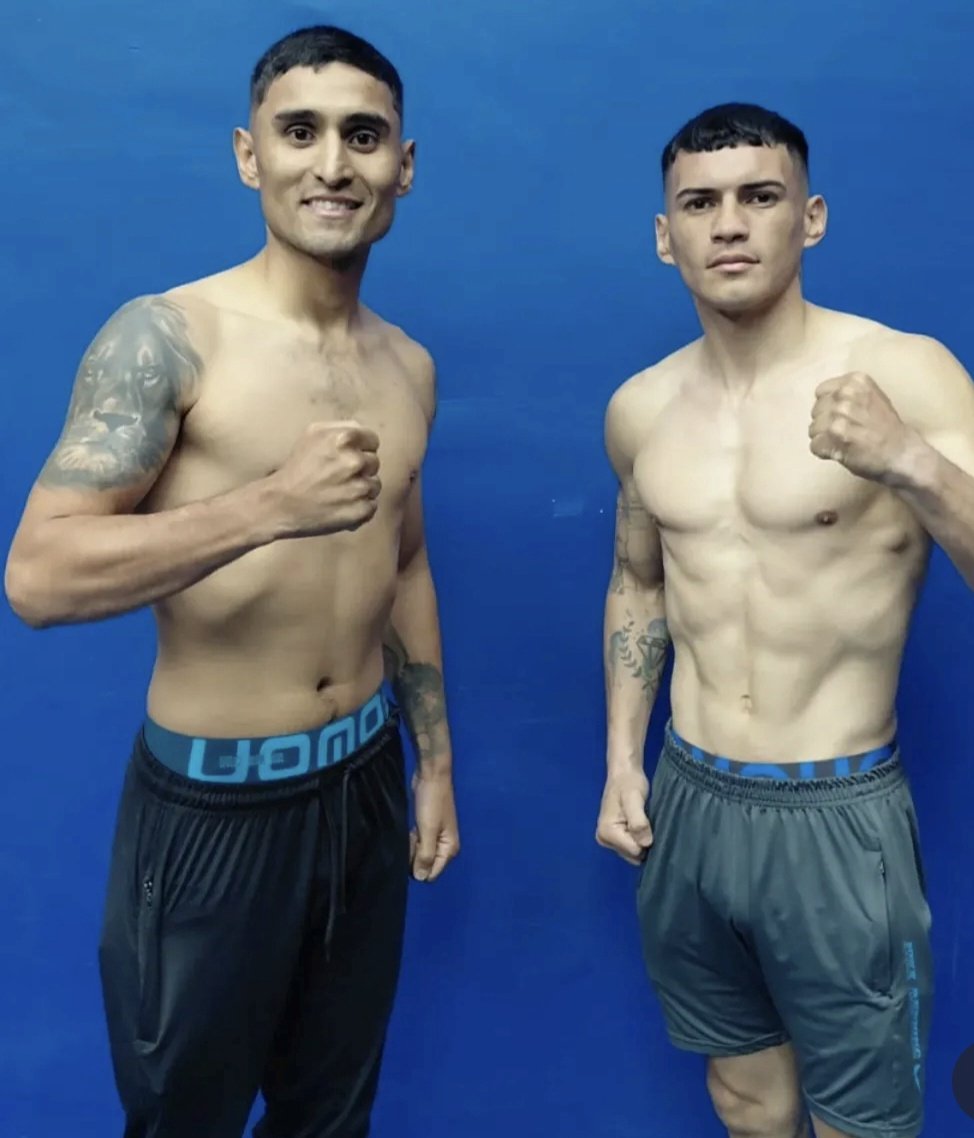 RosarinoPT's tweet photo. Luchadores argentinos en pesaje... marcando bulto... 😏
#bulto #paquete #pakage #argentino #marcandobulto #luchador #boxer #pesaje #pija #ropainterior #deportista #turro https://t.co/O9k07RmpMA