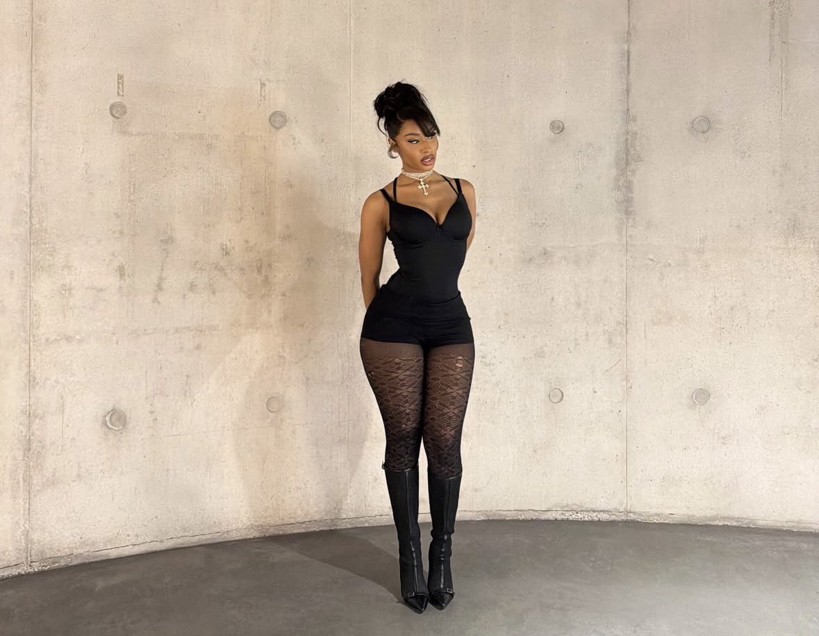 satorutismz's tweet photo. Sorry but the baddest bitch from casa had to be in the villa #LoveIsland #LoveIslandUK https://t.co/xdzmpkXYFh