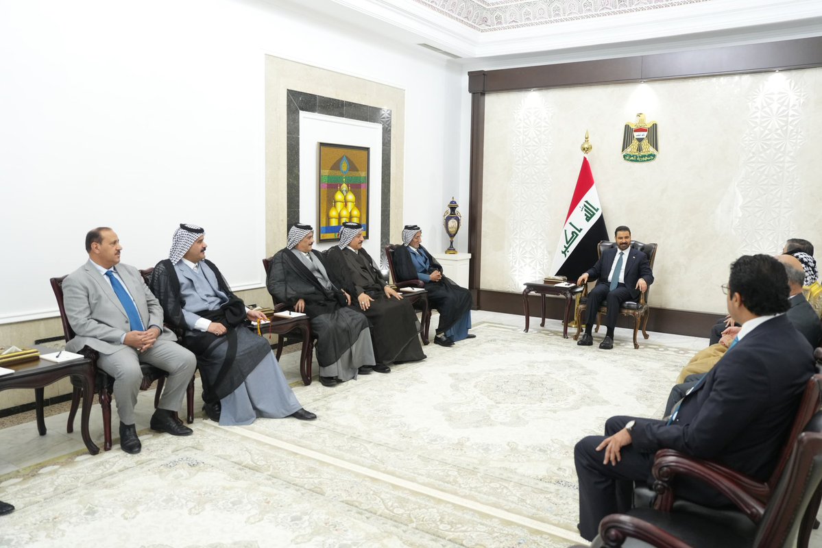 IraqiPMO's tweet photo. استقبل رئيس مجلس الوزراء السيد علي فالح الزيدي عدداً من شيوخ العشائر التي ارتبط اسمها وإسهامها بثورة العشرين، والتي يحتفي العراقيون بذكراها السادسة بعد المئة لانطلاقها.

وأكد السيد الزيدي، خلال اللقاء، أهمية استذكار تلك الأحداث الوطنية التي توجت بثورة العشرين ودورها في بناء الدولة العراقية الحديثة، واصطفاف القوى الوطنية العراقية خلف فتوى المرجعية الدينية العليا آنذاك، من أجل مصلحة العراقيين وسيادة البلاد.

كما شدد سيادته على ضرورة حماية وجود الدولة العراقية، ومحاربة آفة الفساد التي تهدد مؤسسات الشعب، والمضي في مسار حصر السلاح بيد الدولة، بما يدعم القوات المسلحة لأداء دورها المشرّف، مؤكداً على دور العشائر العراقية في هذا المضمار ووقوفها إلى جنب القانون وبسط سلطته، وإسناد برامج الحكومة الخدمية والاجتماعية وخطوات الإصلاح الاقتصادي.

ونوّه السيد رئيس مجلس الوزراء إلى أن استذكار ثورة العشرين الخالدة، هذا العام، يتزامن مع أيام محرم الحرام، مما يعضد من حضورها ومكانتها في وجدان الشعب العراقي، لما مثلته من محطة مفصلية في مسيرة العراق نحو الاستقلال وترسيخ إرادته الوطنية.

وثمن الحاضرون جهود ومسعى الحكومة العراقية في حماية مقدرات الشعب، وتنفيذ القانون في مكافحة الفساد وتعزيز مكانة الدولة وسيادتها.
