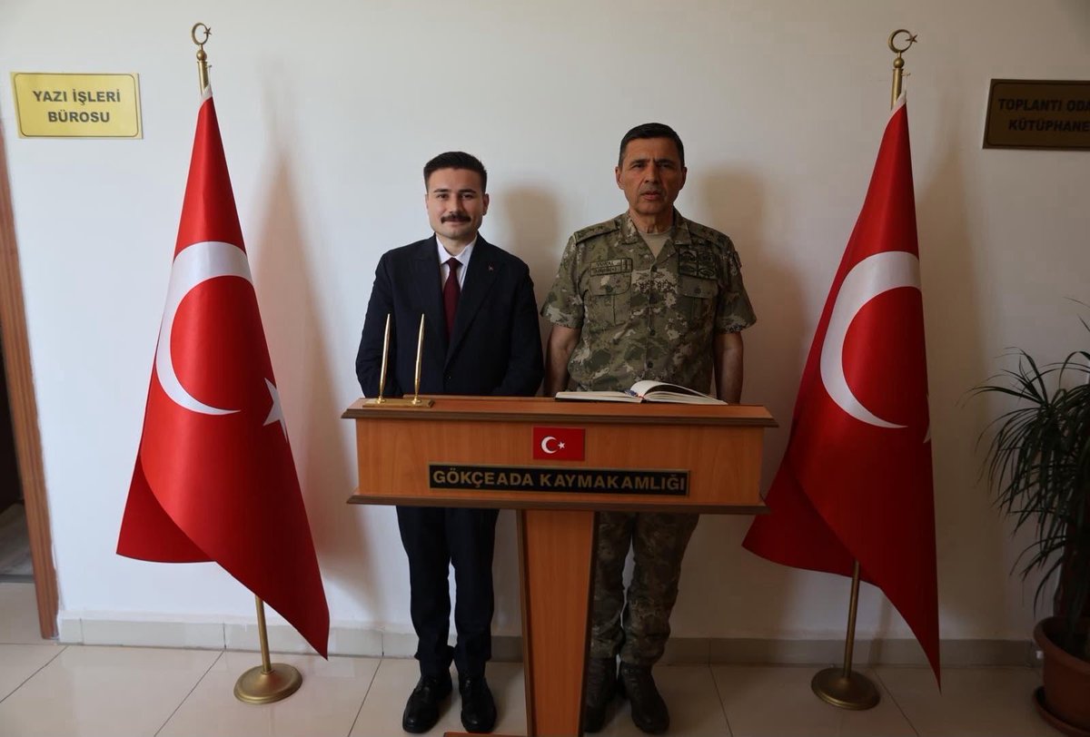 Gokceada_K's tweet photo. 🇹🇷 İkinci Kolordu Komutanı Tümgeneral Sayın Ferhat Vural’dan Kaymakamımız Sayın Osman Acar’a Ziyaret

İkinci Kolordu Komutanımız Tümgeneral Sayın Ferhat Bural, Kaymakamımız Sayın Osman Acar’ı makamında ziyaret etti. https://t.co/gGB8yAiKnr