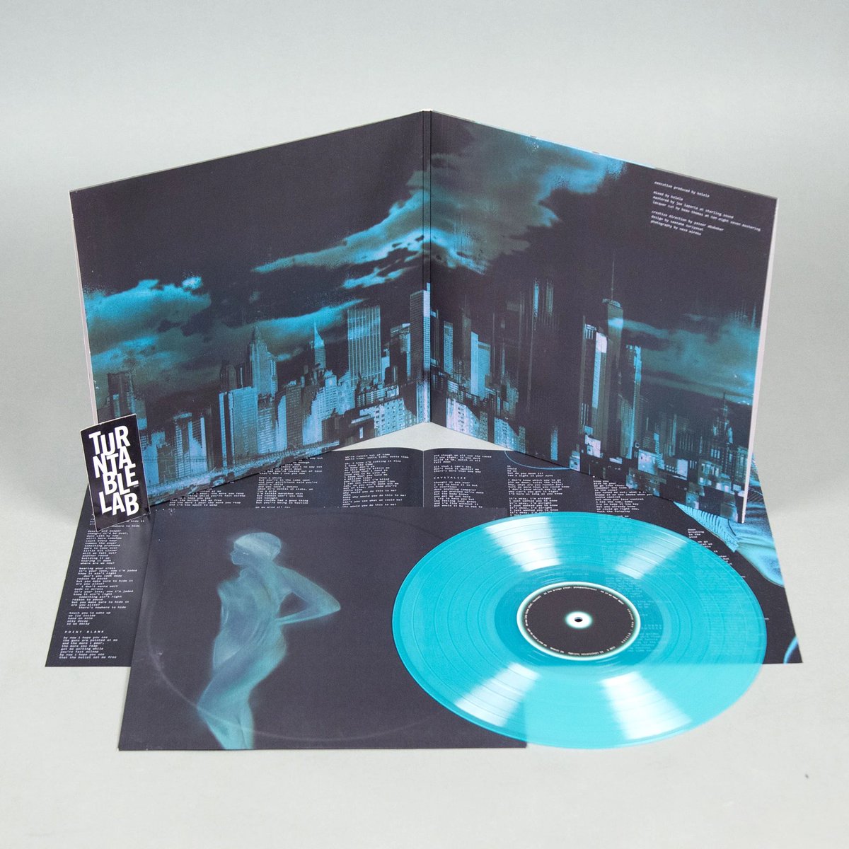 FKAY0NCE's tweet photo. first look at kelela’s ‘new avatar’ turntable lab exclusive vinyl in hand!! https://t.co/fI2JDEXxNs
