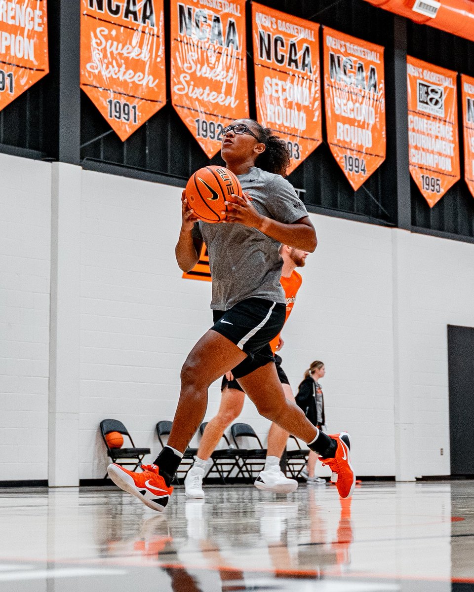 OSUWBB's tweet photo. Bag work 💼

#GoPokes https://t.co/kdGe7JRH1B