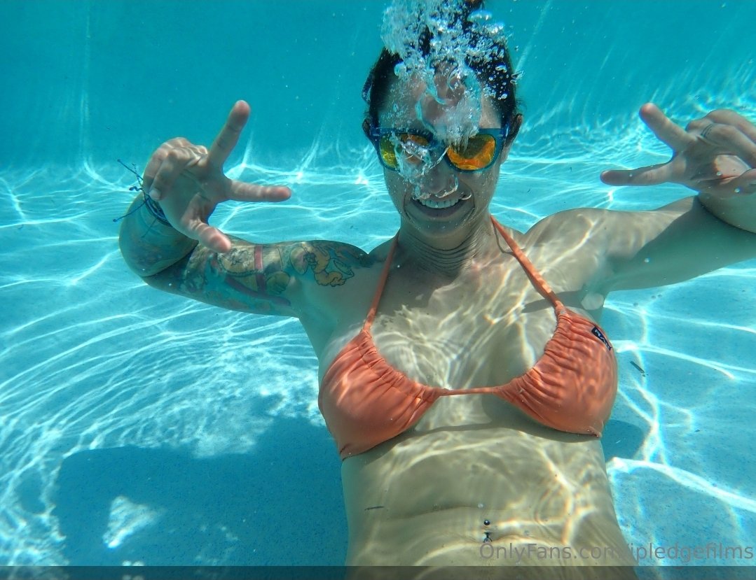 1 pic. New dive camera mean new underwater fun! https://t.co/LbjzdaB5gr