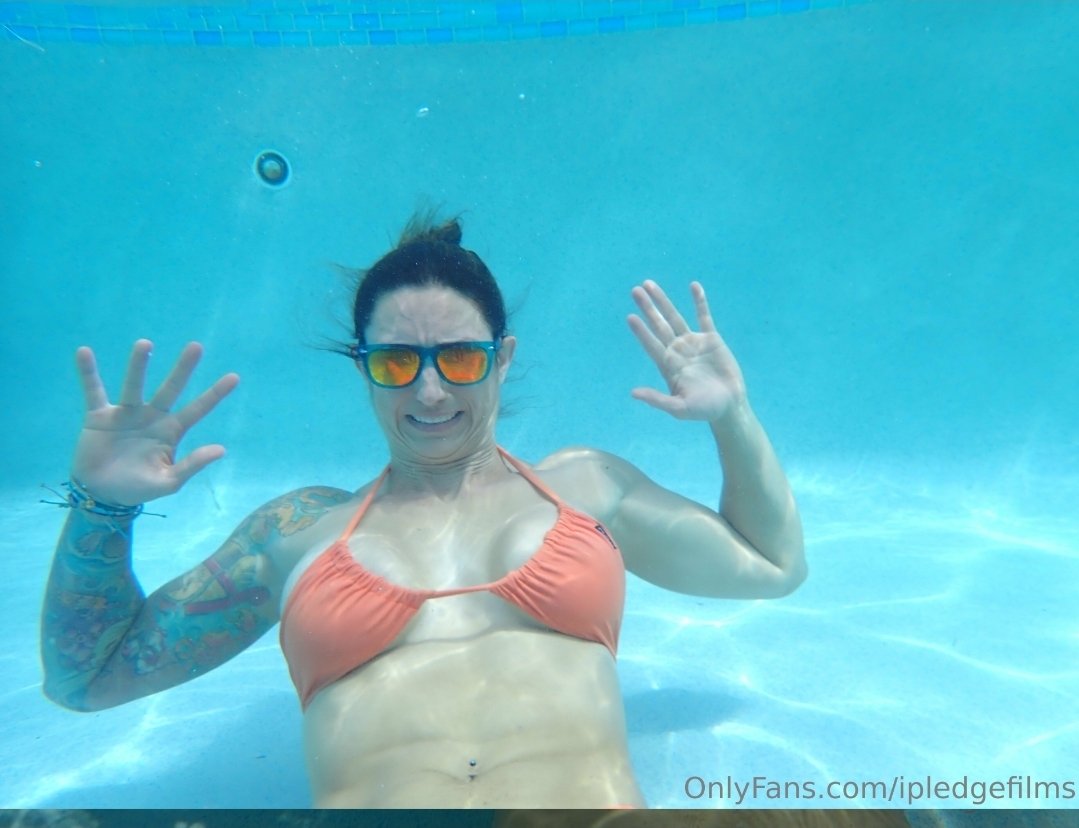 2 pic. New dive camera mean new underwater fun! https://t.co/LbjzdaB5gr