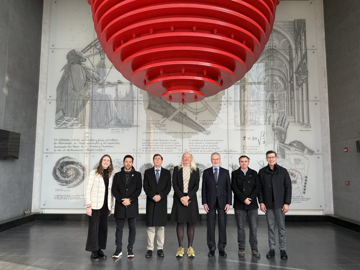 CChC_Chile's tweet photo. ¡Oficialmente en Chile! 🇨🇱✈️ Bienvenidos Álvaro García Resta, Luiz Fernando Jamur y Tina Saaby, tres expertos mundiales en urbanismo, arquitectura y ciudades sostenibles que liderarán la #CIC2026. Hoy visitaron el icónico péndulo de la CChC y ya están listos para este viernes 3 de julio. ¡Nos vemos en la Gran Sala Sinfónica Nacional! ☝️🏢